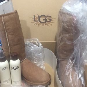 Tall UGG boots in Chestnut
